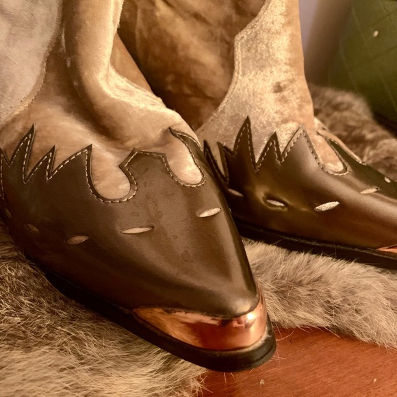 Stylish Beige and Brown Women's Boots - Picture 5 of 6